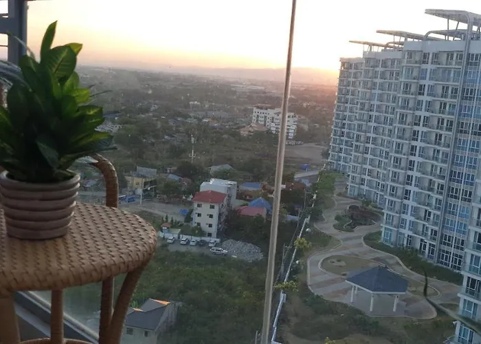 Mactan Newtown With Sun Set And Garden View Aparthotel
